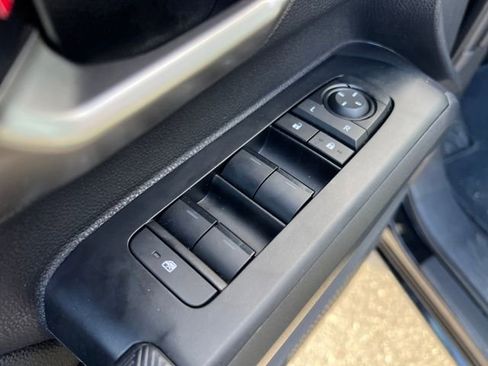 Used 2025 Toyota Tacoma TRD Sport image 15