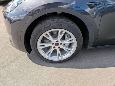 Used 2024 Tesla Model Y 2WD image 22