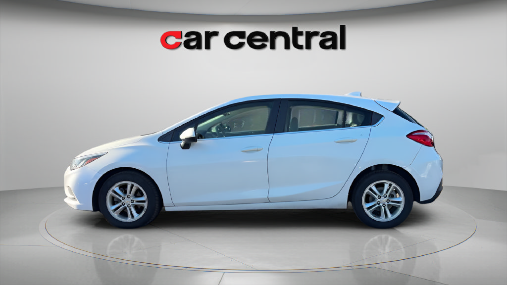 Used 2018 Chevrolet Cruze LT FWD image 2