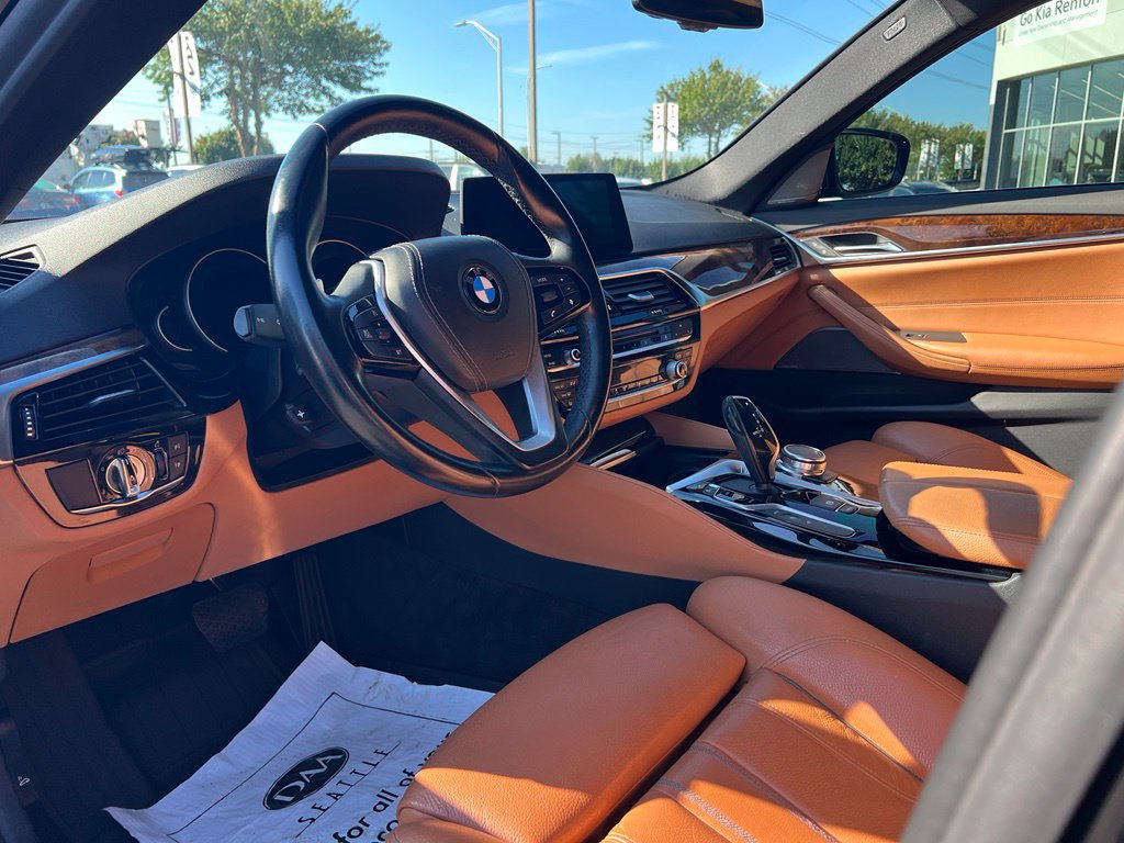 Used 2019 BMW 530e w/ Premium Package RWD image 16