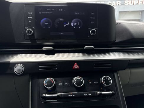 Used 2022 Kia Carnival LX FWD image 30