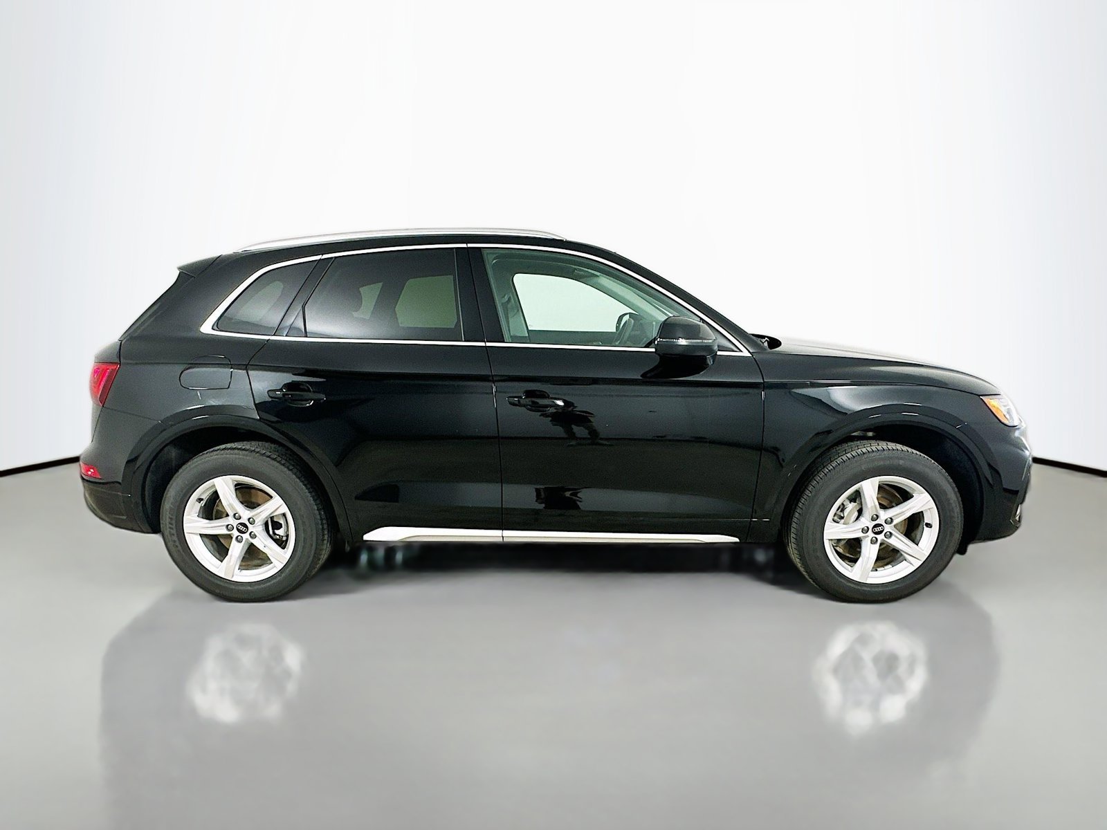 Certified 2023 Audi Q5 Premium w/ Convenience Package AWD/4WD image 4