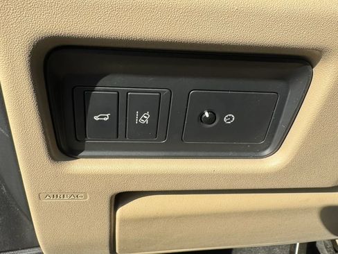 Used 2018 Land Rover Discovery Sport HSE image 32