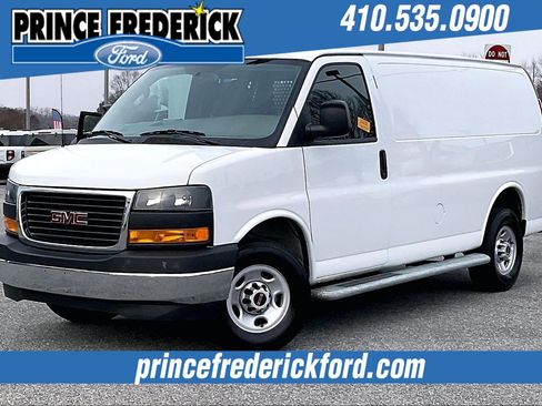 Used 2024 GMC Savana 2500 G25 w/ Driver Convenience Package image 3