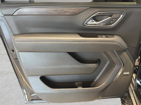 Used 2024 Chevrolet Suburban Z71 w/ Luxury Package image 14