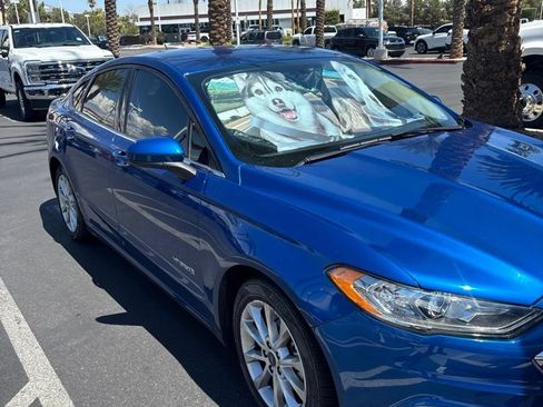 Used 2017 Ford Fusion SE FWD image 1