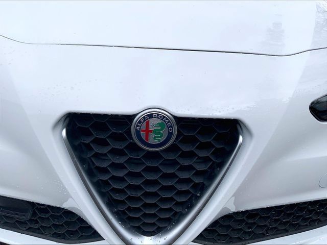 Used 2021 Alfa Romeo Giulia Sprint w/ Sun & Sound Package AWD/4WD image 5