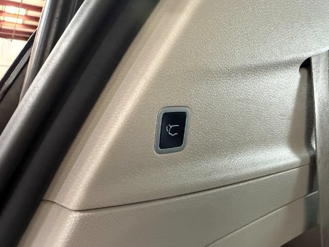Used 2024 Chrysler Pacifica Touring-L FWD image 29