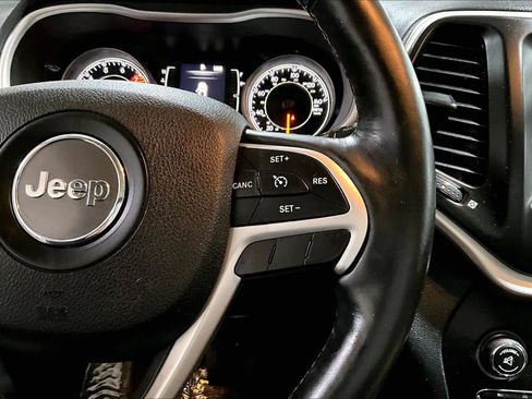 Used 2016 Jeep Cherokee Latitude w/ Comfort/Convenience Group image 25