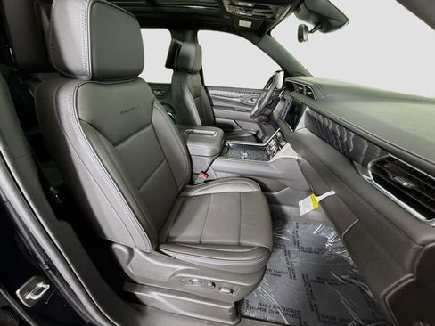 Used 2024 GMC Yukon Denali w/ Advanced Technology Package AWD/4WD image 34