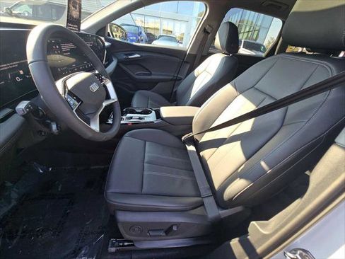 New 2025 Audi Q6 e-tron Premium image 25