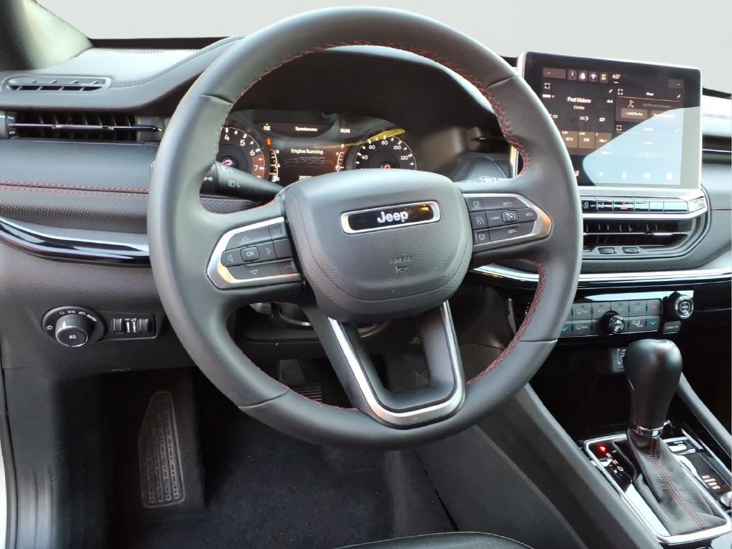 Used 2025 Jeep Compass Trailhawk AWD/4WD image 3