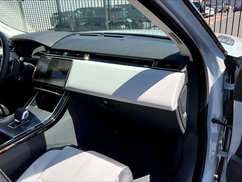 New 2025 Land Rover Range Rover Velar Dynamic SE image 27