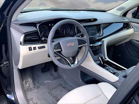 Used 2023 Cadillac XT6 Premium Luxury w/ Technology Package image 17