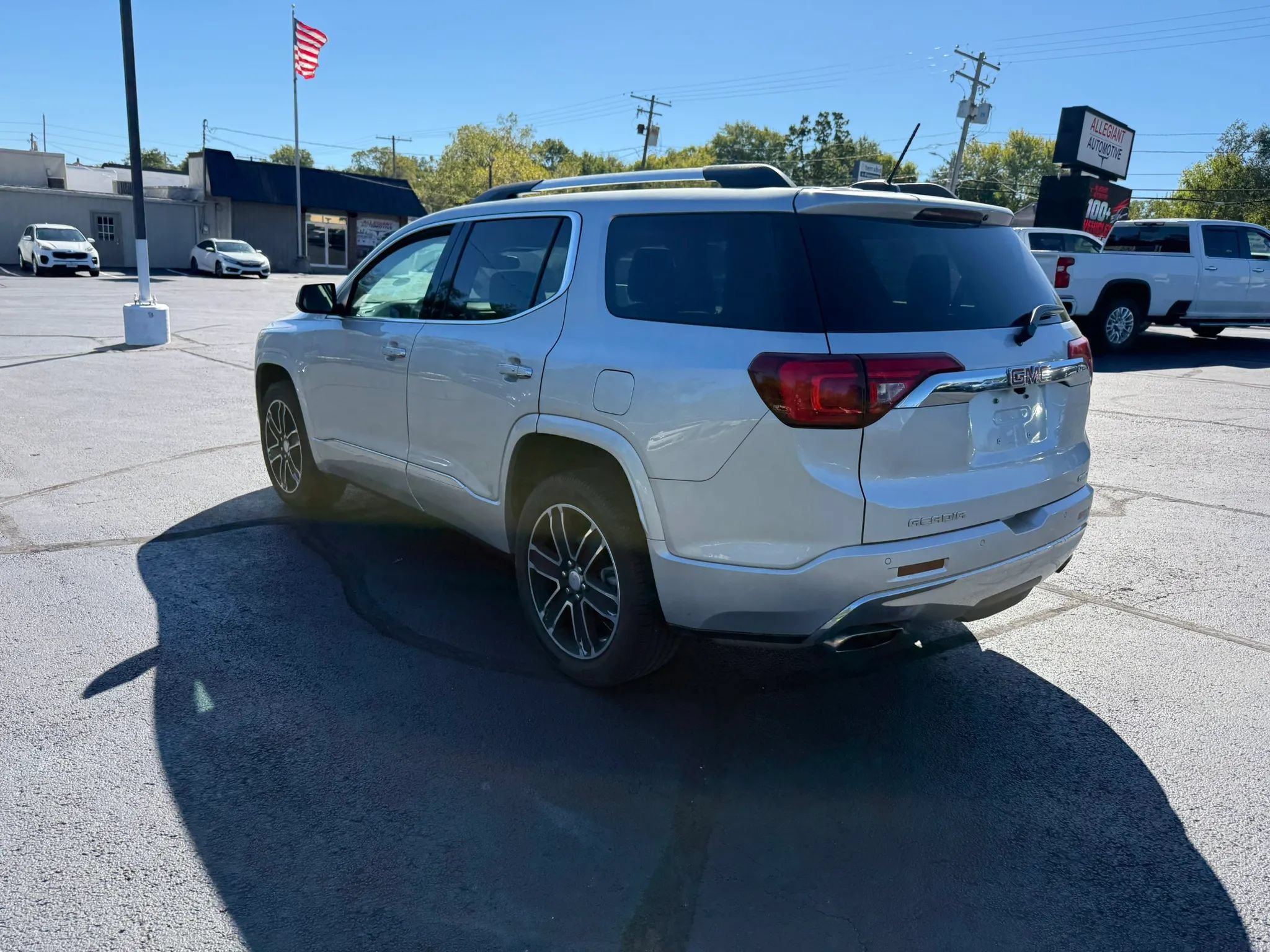 Used 2019 GMC Acadia Denali w/ Technology Package AWD/4WD image 5