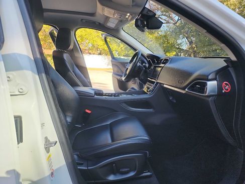 Used 2018 Jaguar F-PACE Premium image 44