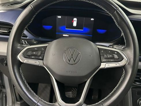 Used 2022 Volkswagen Taos SE w/ Panoramic Sunroof Package image 16