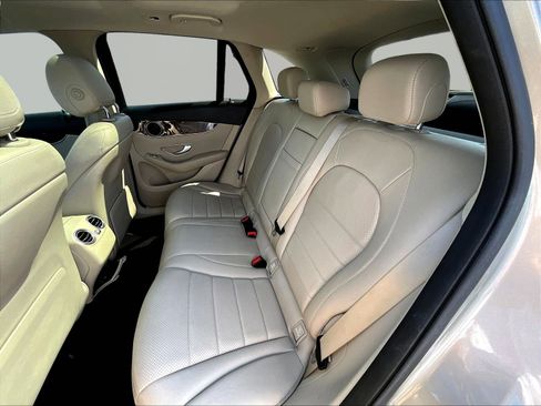 Used 2021 Mercedes-Benz GLC 300 4MATIC w/ Premium Package image 22