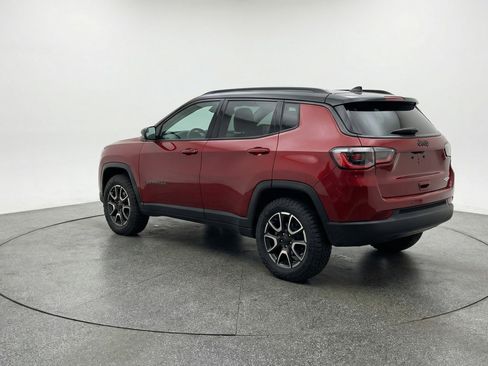 Used 2025 Jeep Compass Trailhawk AWD/4WD image 5