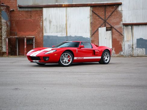 Used 2005 Ford GT image 12