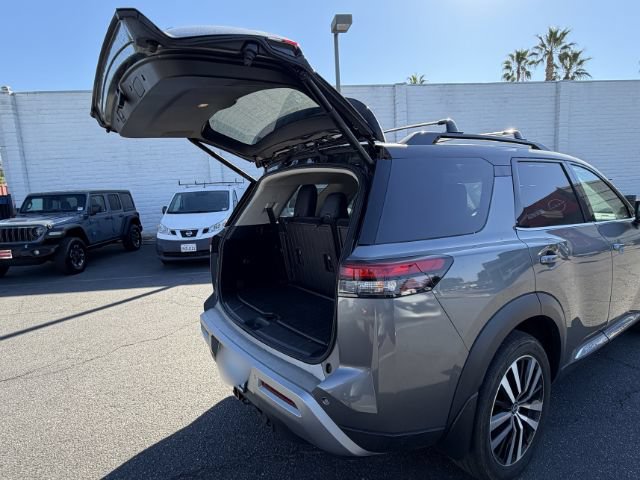 Used 2024 Nissan Pathfinder Platinum AWD/4WD image 8