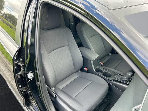 Used 2025 Toyota Corolla LE FWD image 30