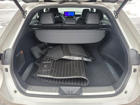 Used 2023 Toyota Venza Limited image 8