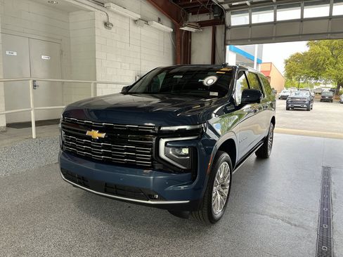New 2026 Chevrolet Suburban High Country AWD/4WD image 4