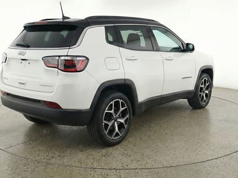 Used 2025 Jeep Compass Limited image 9