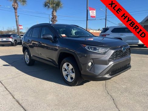 Used 2021 Toyota RAV4 XLE image 3