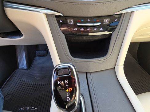 Used 2018 Cadillac XT5 Luxury w/ Driver Awareness Package FWD image 23