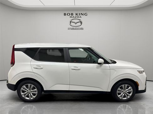 Used 2022 Kia Soul LX image 6