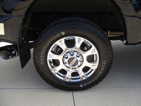 Used 2022 Ford F250 Lariat w/ Lariat Ultimate Package AWD/4WD image 16
