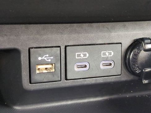 Used 2023 Toyota Highlander LE FWD image 21