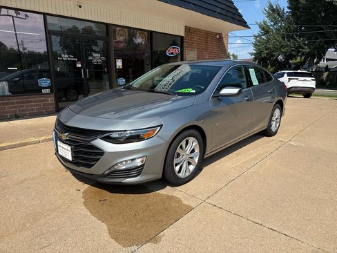 Used 2025 Chevrolet Malibu LT FWD image 2