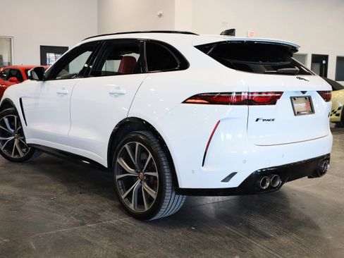 Used 2023 Jaguar F-PACE SVR image 4