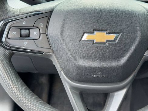 Used 2025 Chevrolet Trax LS w/ LS Convenience Package FWD image 17