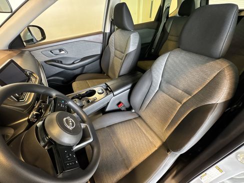 Used 2023 Nissan Rogue SV AWD/4WD image 11