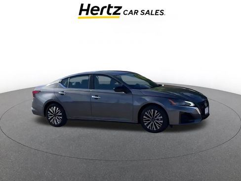 Used 2025 Nissan Altima 2.5 SV image 1