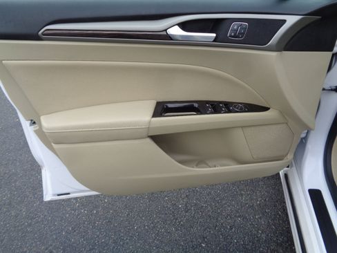 Used 2014 Ford Fusion SE w/ Equipment Group 202A image 20