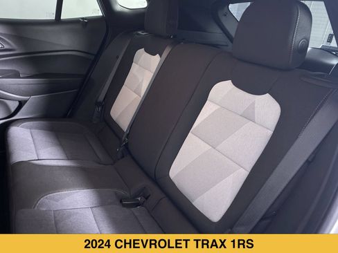 Used 2024 Chevrolet Trax RS FWD image 11