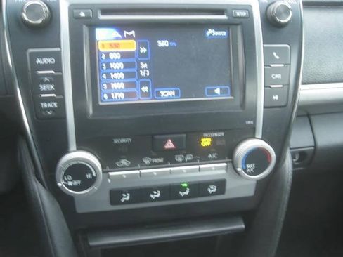 Used 2012 Toyota Camry SE FWD image 19