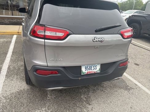 Used 2017 Jeep Cherokee Limited AWD/4WD image 8