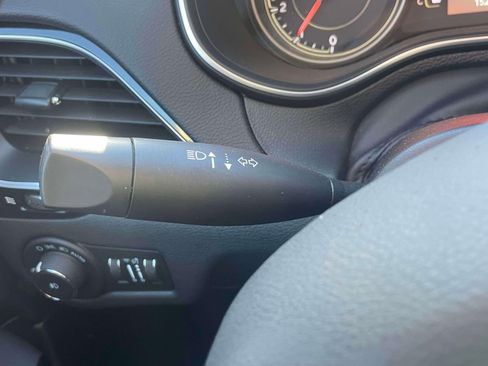 Used 2022 Jeep Cherokee 4WD Altitude image 23