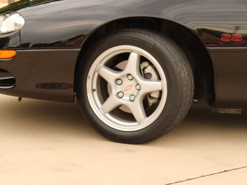 Used 1999 Chevrolet Camaro Z28 w/ SS Performance/Appearance Pkg RWD image 27