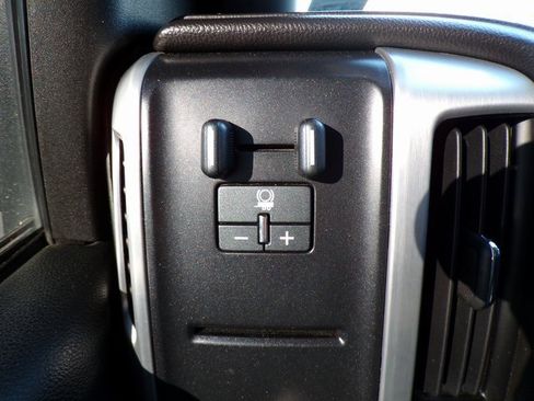 Used 2015 GMC Sierra 2500 SLT w/ Driver Alert Package image 21