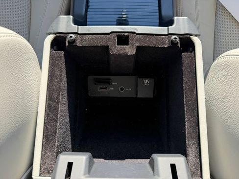 Used 2017 Land Rover Discovery Sport HSE image 31