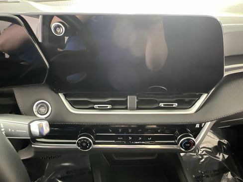 Certified 2025 Chevrolet Equinox LT image 12