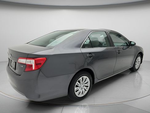 Used 2012 Toyota Camry LE FWD image 5