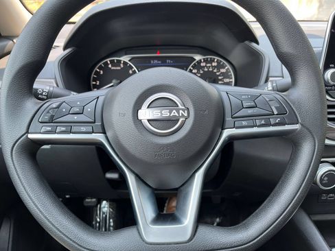 Used 2025 Nissan Altima 2.5 SV FWD image 29